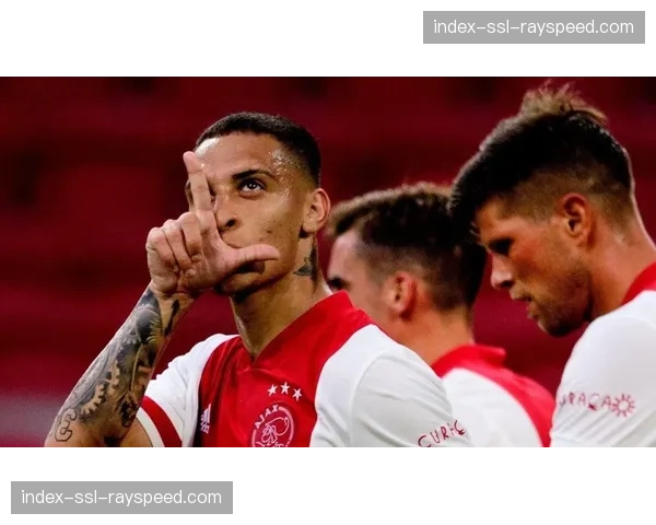 赛前动态：那不勒斯公布对阵本菲卡大名单，奥斯梅恩伤愈回归进入替补席